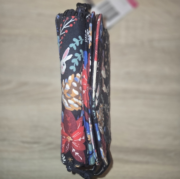 Vera Bradley 3 In 1 RFID Crossbody - Winter Forest PATTERN - Picture 3 of 5